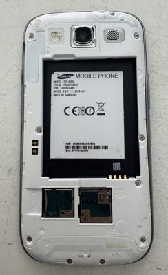 Samsung Galaxy S3 16GB Weiß GT-I9300 Defekt Teilespender - Platine Kamera Etc Ok - Bild 1 von 2