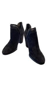 VINCE CAMUTO black Nubuck Suede FILEANA Split Shaft Ankle Boots Sz 10 - Picture 1 of 6