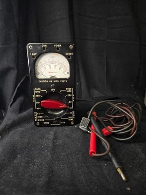 Triplett 666R 型万用表带盒和电线 — 第 1/4 张图片