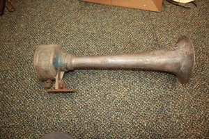Vintage Taifun Signal Lufthorn von Thos Rhamstine aus Detroit - Bild 1 von 24