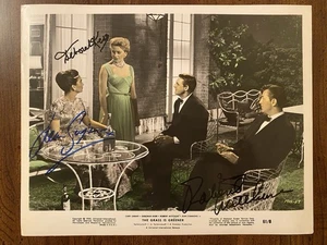 The Grass Is Greener Cast foto autografata firmata con certificato di autenticità Mitchum Simmons Kerr - Foto 1 di 8