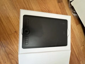 Wacom PTH-660 Intuos Pro Zeichentablet - 8,5" x 13" - Bild 1 von 8