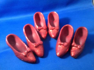*LOT OF 3 PAIRS HANDCRAFTED CERAMIC MINI DOROTHY'S SLIPPERS - GLITTER FINISH - Bild 1 von 5