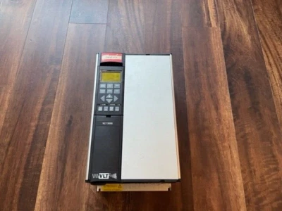 Danfoss VLT5004-PT5C20STR3DLF00A00C0 3-HP Inverter Drive 3HP 2.2kW 175Z0137 - Image 1 of 3