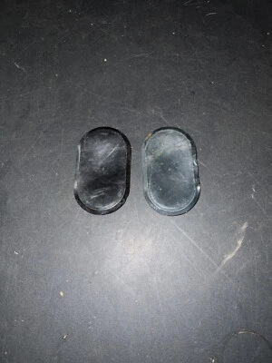 Capas de parafuso de dobradiça de porta inferior de caminhão Dodge 1981 - 1987 82 83 84 85 86 87 - Imagem 1 de 4