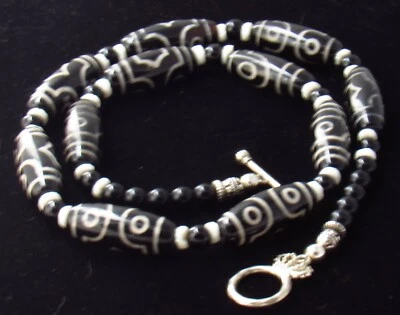 Collares Nancy's únicos cuentas tibetanas de ojos Dizi con cáscara blanca y ónix  Foto 1 de 4