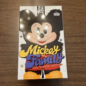 POP MART Disney Mickey Family Lindo Juntos - Goofy - Llavero de Peluche EE. UU. - Imagen 1 de 4