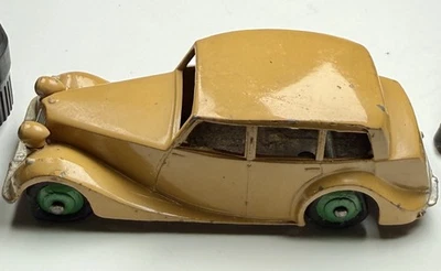 Dinky Toys Triumph 1800 berlina #151 - escala 1:48 - Meccano Ltd Inglaterra vintage Foto 1 de 4