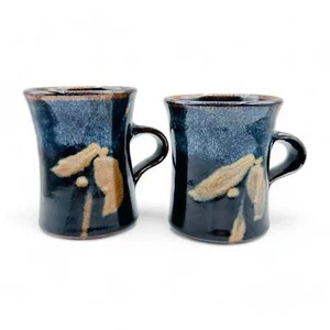 Curved Black Coffee Mug with Floral Motif Design - Handmade - Pottery - Bild 1 von 10