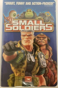 VHS Small Soldiers ©1998 Universal PG13 Tommy Lee Jones Jim Brown Clint Walker - Picture 1 of 2