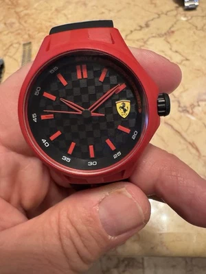 Ferrari Scuderia Reloj Hombre Rojo/Negro Correa Silicona Batería Nueva Incluye Foto 1 de 4