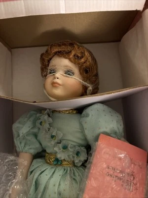 Paradise Gallery Shannon The Shamrock Fairy 13"Porcelain Doll NIB coa and stand - Image 1 of 4
