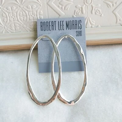 Pendientes de aro ovalados alargados enchapados en plata Robert Lee Morris modernos elegantes Foto 1 de 4
