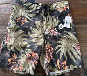 NWT Volcom Boy's L/14  Lido Green Tropical Print Board Shorts Swim Anti-UV 50+ - Picture 1 of 6