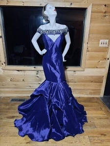 NEW Ritzee Originals Pageant Gown Size 6, Royal Purple With Rhinestone’s - Picture 1 of 11