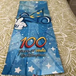 Disney World Park Vinyl 100 Jahre Magie Banner handsigniert RAR. 47.5”x17.5 - Bild 1 von 19