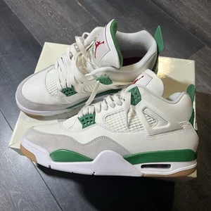Air Jordan 4 Retro SP x Nike SB Skate Mid verde pino DR5415-103 uomo taglia 9,5 - Foto 1 di 12