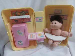 Vintage 1995 Cabbage Patch Kids Love & Go Küche Reiseetui & Puppe - Bild 1 von 24