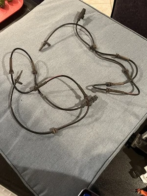 08-15 Nissan Infiniti G37 OEM IPL R/L delantero ABS sensor de velocidad de rueda 47910-1NF0B Foto 1 de 3