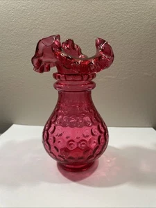 FENTON CRANBERRY 6 1/4” ruffled rim vase - Bild 1 von 2
