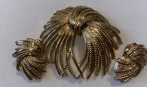 Vintage Monet Mirador Demi Parure Gold Brosche und Ohrclips Set gemarkt - Bild 1 von 6