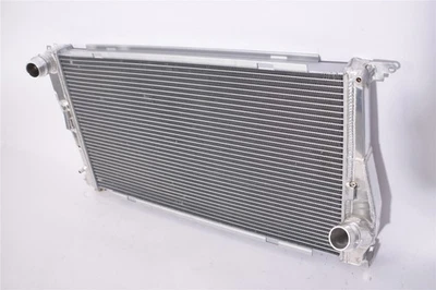 Auto2 para Radiador BMW: 2007-2011 335i /2009-11 Z4 /2010-11 135i 3.0L L6 MT Foto 1 de 4