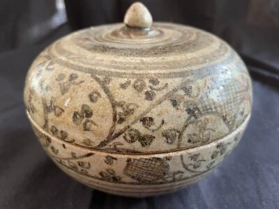 Antique 15th C pottery, Sawankhalok large  ceramic box, Swankalok Thailand Siam - Image 1 of 4