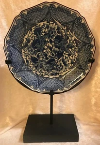 Placa festoneada china nonagon de porcelana azul y blanca con 3 perros Foo con soporte en C - Imagen 1 de 11