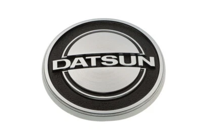 Nissan Datsun 240Z 1970-1974 capó cromado logotipo emblema insignia OEM NUEVO Foto 1 de 4