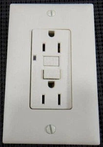Pass & Seymour 1594-LA 15A 125V GFCI Duplex Receptacle Trip Indicator Light - Picture 1 of 6
