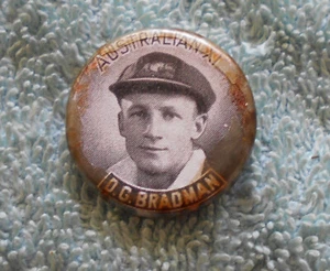 #D640. DON BRADMAN 1936 - 1937 AUSTRALIAN XI CRICKET TIN BADGE - Picture 1 of 2