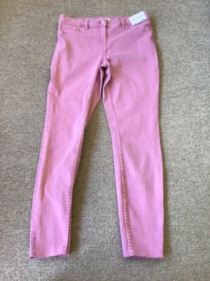 NEW WITH TAGS. Size 16 . Ankle Grazer Stretch Jeans. - Image 1 of 4