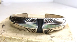Brazalete vintage de plata esterlina y ópalo Zuni tamaño pequeño ¡Hallazgo inmobiliario! - Imagen 1 de 11