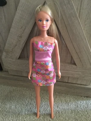 Moda Muñeca Barbie Muñeca Clon por Simba Mamá Cabello Rubio en Vestido Floral Rosa 11. Foto 1 de 4