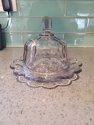 PRATO COBERTO DE QUEIJO/MANTEIGA Corte Vidro abobadado gravado prato de servir lindo! - Imagem 1 de 4