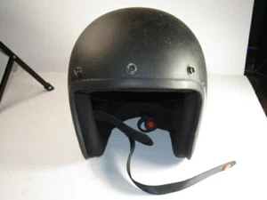Casco Grande Plano Negro a Rayas 3/4 Motocicleta Modelo Piso Von Leadfoot - Imagen 1 de 6