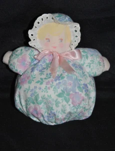 🍀Doudou Poupée Chiffon COROLLE Boule Blanc Fleurs Vert Rose Ancien Modèle 16 Cm - Picture 1 of 2