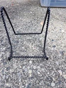 Paar schwarze verdrehte Metall Foto/Bild/Platte Display Ständer-Staffeleien 5" x 7"  - Bild 1 von 2