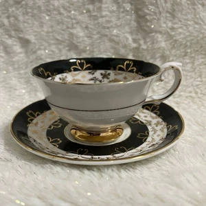 Royal Grafton Platillo Taza de Té Negro y Dorado Centro Rosas Hueso China Inglaterra - Imagen 1 de 10