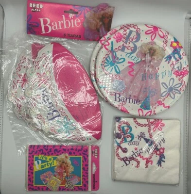 LOTE: Suministros de fiesta de cumpleaños Barbie vintage como nuevos años 90 - Servilletas Platos Invitaciones Foto 1 de 2