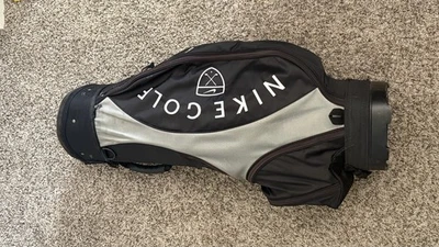 Bolsa de carrito de golf Nike - negra y plateada - divisor de 5 vías - con cubierta de lluvia y correa Foto 1 de 4
