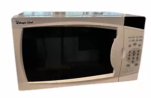 Magic Chef 0.7 Cubic Ft Countertop Microwave Oven White MCM770W1 - Picture 1 of 14