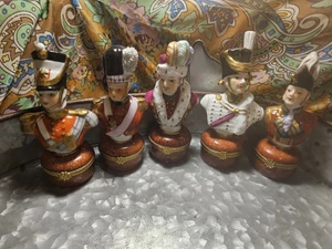 BELLISSIMO SET DI 5 SCATOLE PORTAGIOIE SOLDATO FRANCESE LIMOGES, APPAIONO INUTILIZZATE - Foto 1 di 8