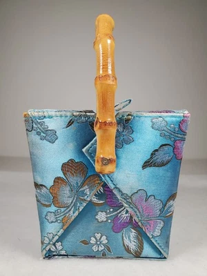 Tozai 家庭钱包中国外卖盒蓝色缎面带花朵竹柄阅读 — 第 1/4 张图片