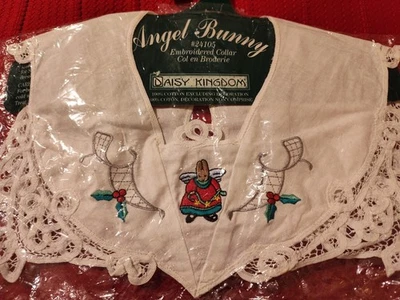 Новый из старых запасов винтажный рождественский АНГЕЛ КРОЛИК 1995 Daisy Kingdom кружевной вышитый ВОРОТНИК - Изображение 1 из 4