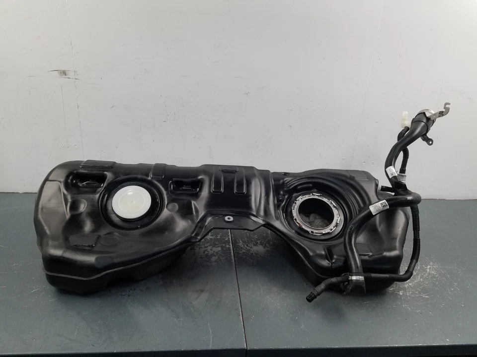 Tanque de combustível/pescoço de enchimento BMW M4 G82 2024 #9574 J6 - Imagem 1 de 4