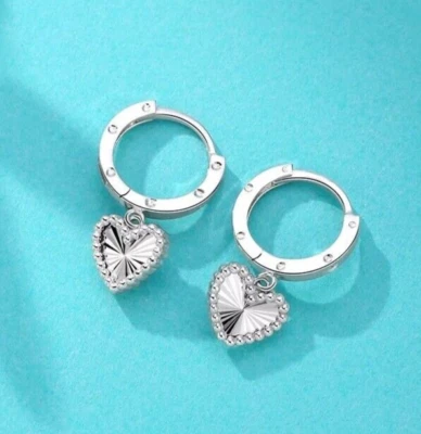 Pendientes de aros Huggie colgantes de platino macizo puro con corazón, Pt950 2,4 g genuinos Foto 1 de 4