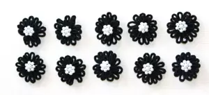 Menge 10 schwarz weiß Blume kleine Mini kleine Applikation Patches Verzierungen-BRC - Bild 1 von 4
