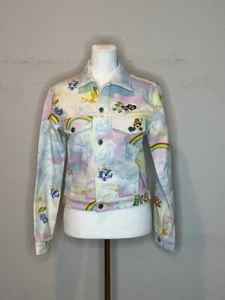 Chaqueta corta de mezclilla Teddy Fresh Care Bear arco iris talla XS NUEVA CON ETIQUETAS - Imagen 1 de 8