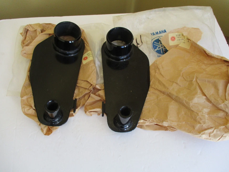 NOS 1970'S YAMAHA SNOWMOBILE  REAR AXLE PAIR PIVOT ARM  ST338-EW643-TW433-SW396 - Imagem 1 de 1